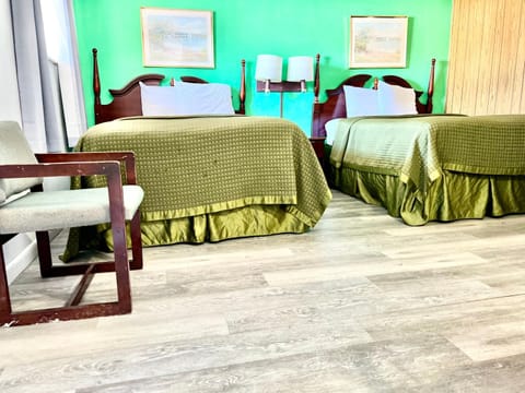 Bed, Seating area, Bedroom