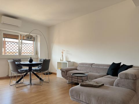 Seating area, internet
