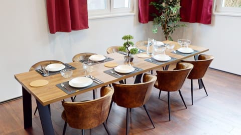 Living room, Seating area, Dining area