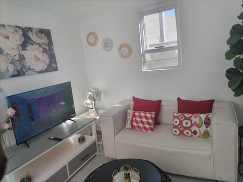 Cethone Luxury Guest House Bed and Breakfast in Cape Town