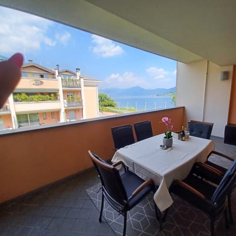 Natural landscape, View (from property/room), Balcony/Terrace, Living room, Seating area, Dining area