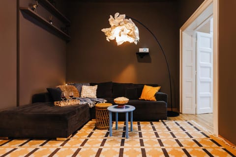 Living room, Seating area, internet