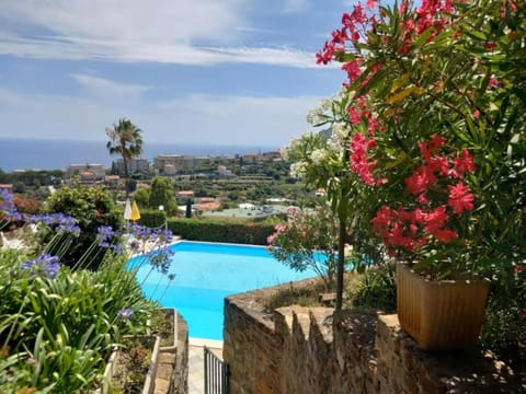 Natural landscape, Pool view, Sea view, Swimming pool, Swimming pool, sunbed