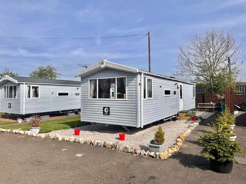 Swift 3-Bedroom Caravan Located in Uddingston, Glasgow at Maryville Caravan Site Apartment in Glasgow