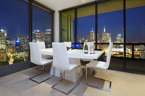 View (from property/room), Living room, On site, City view, Landmark view, River view