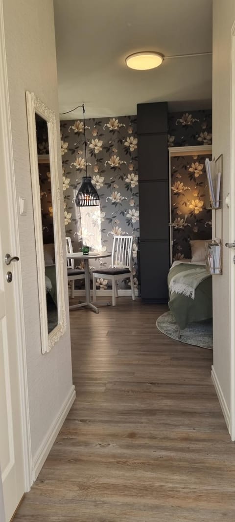 Bed, Photo of the whole room, Dining area, Bedroom