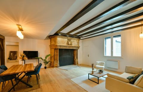 TV and multimedia, Living room, fireplace