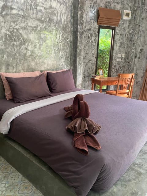 Bed, Seating area, Bedroom, towels