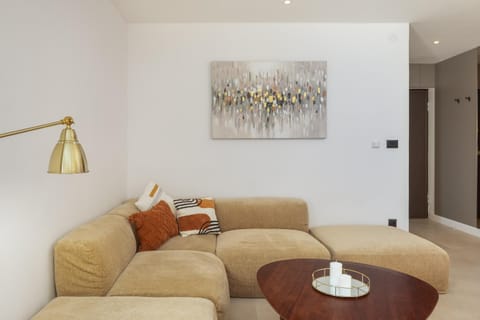 TV and multimedia, Living room, Seating area, internet