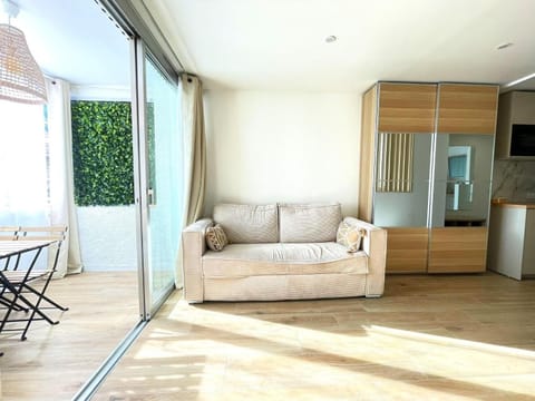 Patio, TV and multimedia, Balcony/Terrace, Living room, Seating area