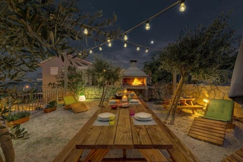 Property building, BBQ facilities, Garden, Balcony/Terrace, Animals, City view, Garden view, Mountain view, Pool view, Sea view, Breakfast, pet friendly