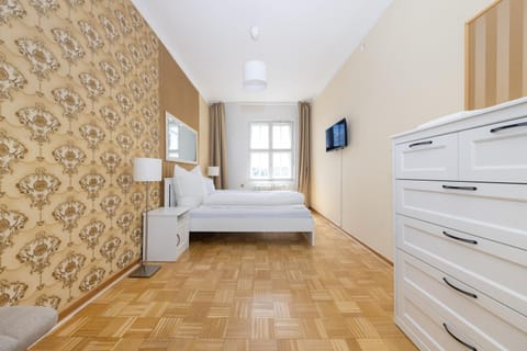 Bed, TV and multimedia, Photo of the whole room, Bedroom, heating, heating, internet, internet, wardrobe