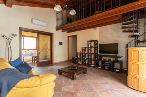 TV and multimedia, Living room, Seating area, Evening entertainment