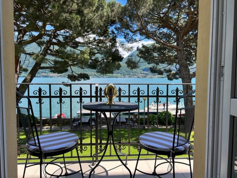 Balcony/Terrace, Garden view, Lake view