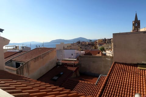 View (from property/room), Balcony/Terrace, City view, Landmark view, Sea view