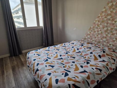 Refuge Urbain Chic avec Balcon Apartment in Saint-Lô