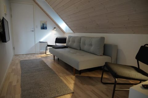 Bed, TV and multimedia, Seating area, furniture