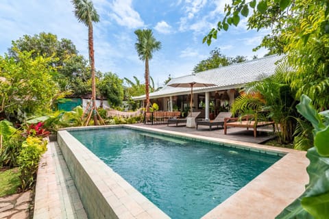 Pool view, Swimming pool, sunbed