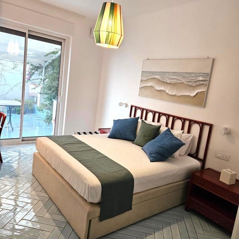 Bed, Balcony/Terrace, Bedroom