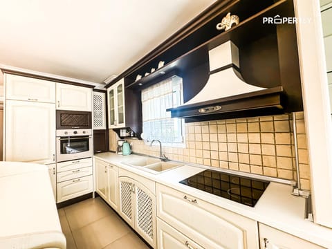 Kitchen or kitchenette, oven, stove