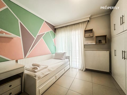 Bed, Photo of the whole room, Bedroom, towels, wardrobe