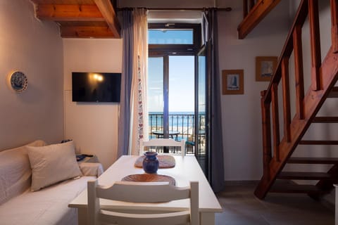 Photo of the whole room, Sea view, Breakfast, Location, furniture