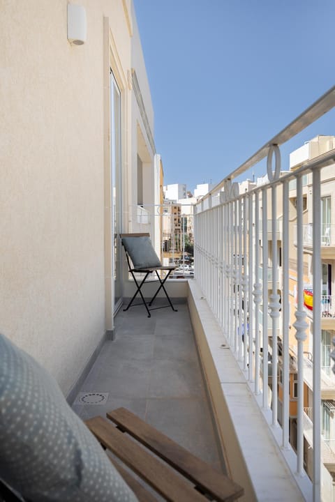 Edka Suites - Modern Sunlit 2BD Apartments with Balconies - Close to Sliema Promenade, St Julian's & St Georges Bay Apartment in Sliema