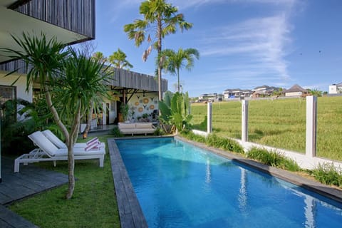 Garden view, Pool view, Swimming pool, sunbed