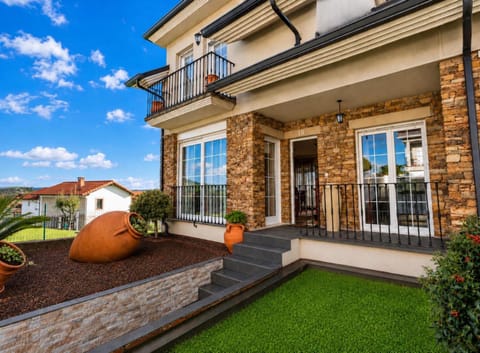 Property building, Facade/entrance, Lobby or reception