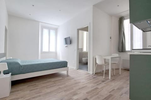 Bed, TV and multimedia, Kitchen or kitchenette, Living room, Photo of the whole room, Dining area, Bedroom