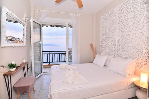 Infinity Blue Lux Suit Apartment in Kavala