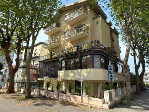 Property building, Balcony/Terrace, Street view