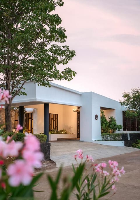 Property building, Day, Garden, Garden view
