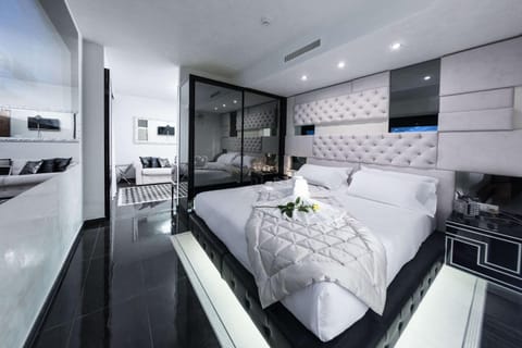 Photo of the whole room, On site