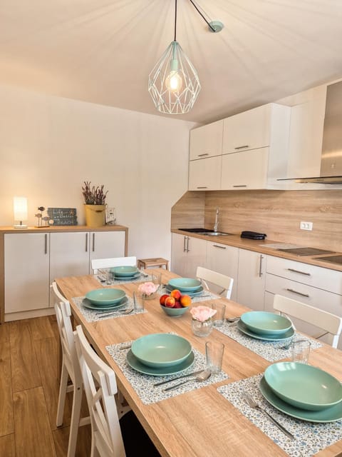 Kitchen or kitchenette, Kitchen or kitchenette, Dining area