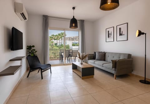 TV and multimedia, View (from property/room), Balcony/Terrace, Living room, Seating area