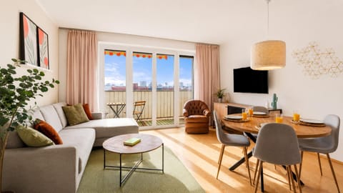 Communal lounge/ TV room, TV and multimedia, Living room, Seating area, Dining area