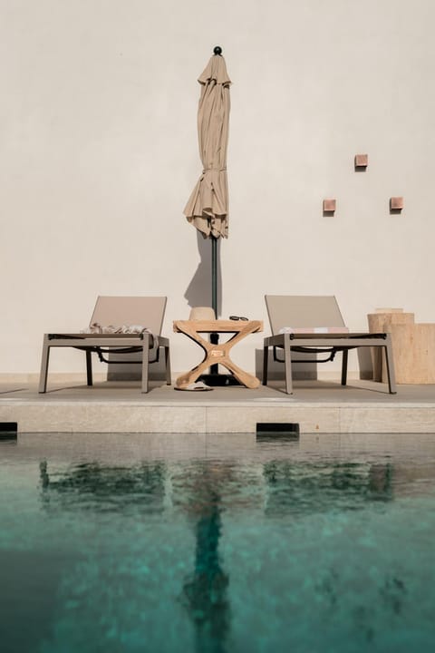 Day, Swimming pool, sunbed