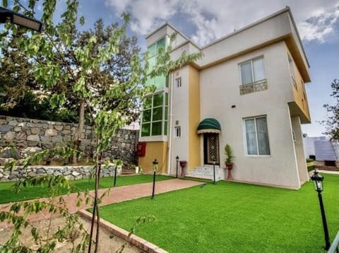 Property building, Spring, Day, Natural landscape, Garden, Garden view