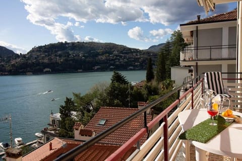 View (from property/room), Balcony/Terrace, Dining area, Lake view, Mountain view