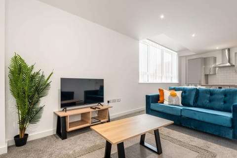 TV and multimedia, Kitchen or kitchenette, Living room, Seating area