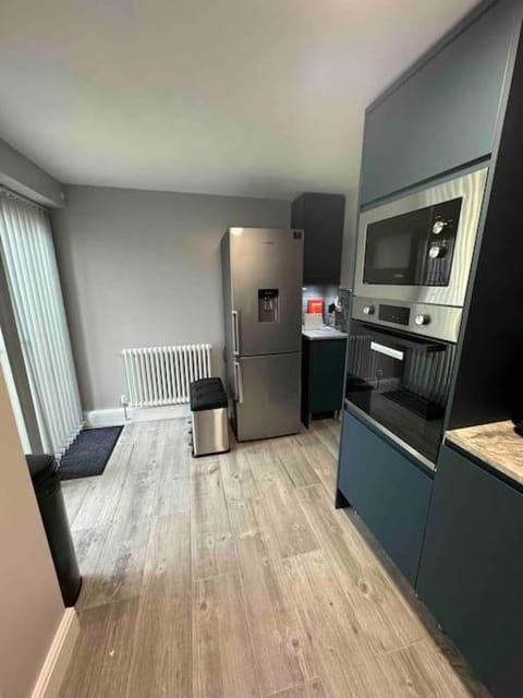 Quaint cottage close to Marina House in Wales