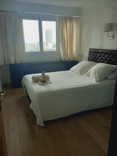 Superbe appartement à Paris Apartment in Puteaux