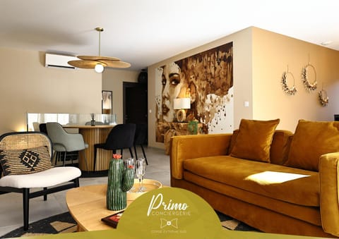Living room, Dining area, air conditioner