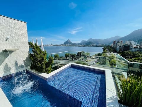 Lake view, Mountain view, Pool view, Swimming pool