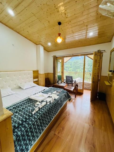 Bed, Seating area, Bedroom