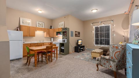 Kitchen or kitchenette, Living room, Seating area, Dining area, dishwasher, oven, stove, toaster