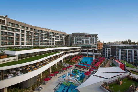 Property building, Day, Pool view, Swimming pool