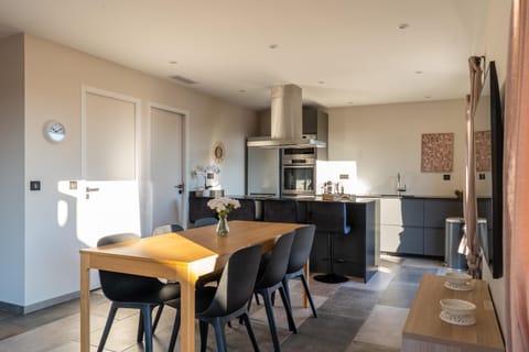 Kitchen or kitchenette, Dining area, dishwasher, oven, stove