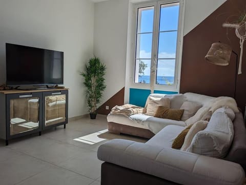 Villa vue mer proche mer 10 personnes Villa in Saint-Raphael